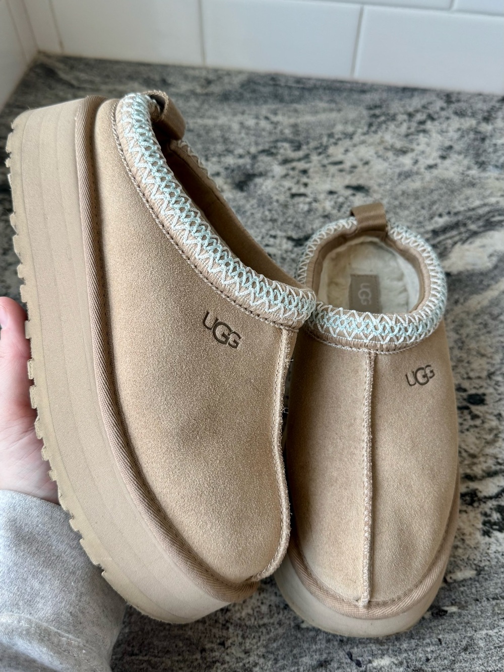 UGG Tazz Platform in Sand. Women’s 8. VGUC.
